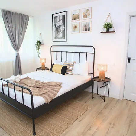 Flh - Emily's Secret Boekarest